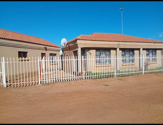 2 BEDROOM HOUSE FOR SALE IN EVATON WEST